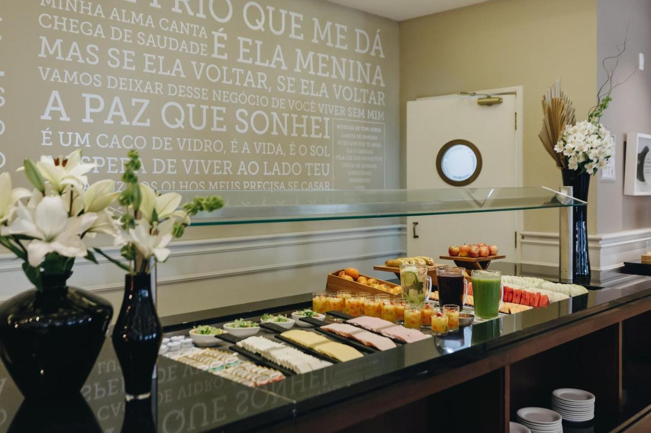Bourbon Hotel & Suites クリチバ エクステリア 写真 A buffet at a hotel